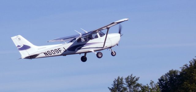 Cessna Skyhawk (N609FJ) - Shortly after departure is this 2018 Cessna 172S Skyhawk in the Spring of 2024.