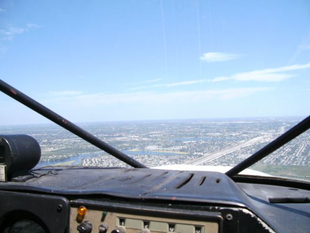 N4583Z — - on crosswind for rwy 9 over i-95