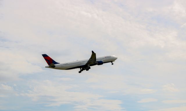 Airbus A330-300 (N801NW) - Taken from Kaagbaan, AMS