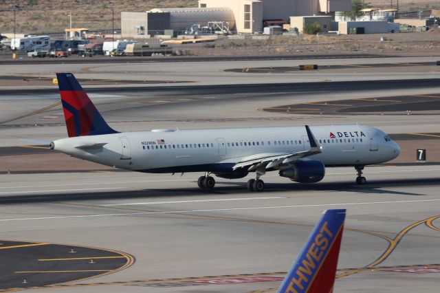 Airbus A321 (N329DN)