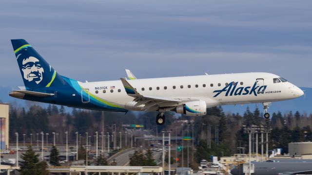 Embraer 175 (N631QX) - Horizon Air flight QX2134 arrives into Paine Field from Palm Springs, CA battling some crosswinds.br /First time visiting the west coast as well as seeing Horizon Air for the first time.br /br /Taken on 2-13-2023br /Canon EOS T8i Sigma 100-400mm