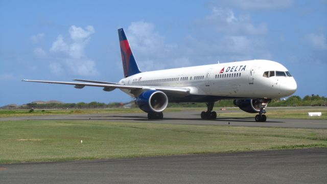 Boeing 757-200 (N671DN)