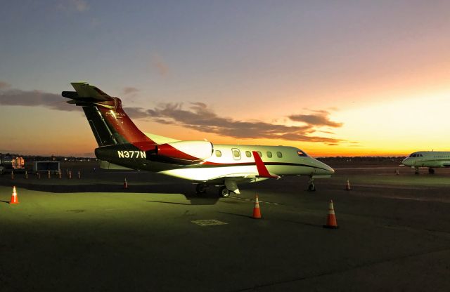 Embraer Phenom 300 (N377N)