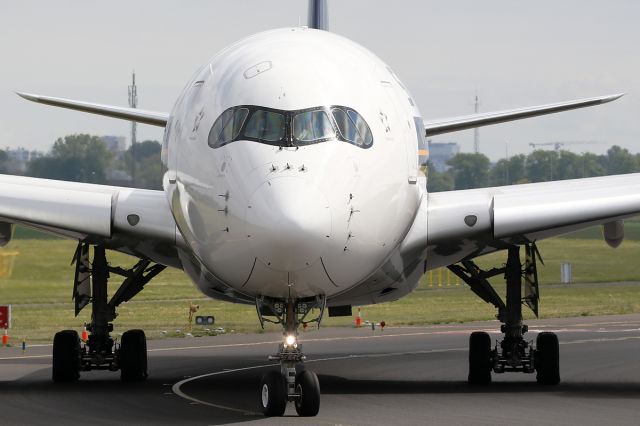 Airbus A350-900 (9V-SMT)