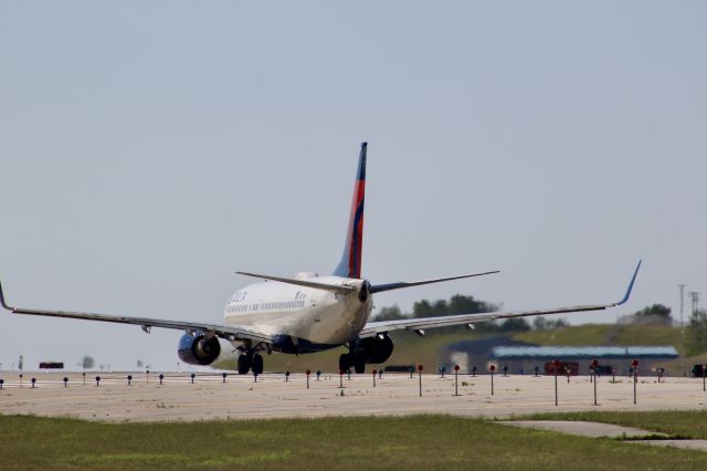 Boeing 737-800 (N3739P)