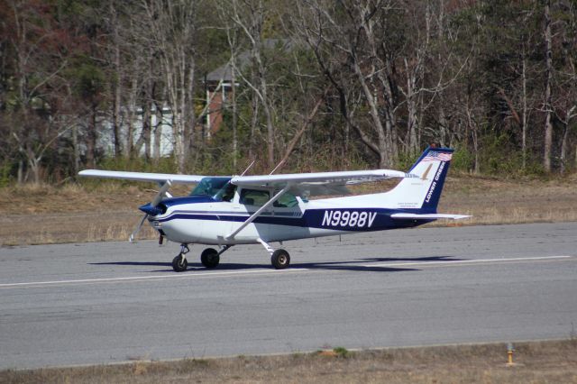 Cessna Skyhawk (N9988V)