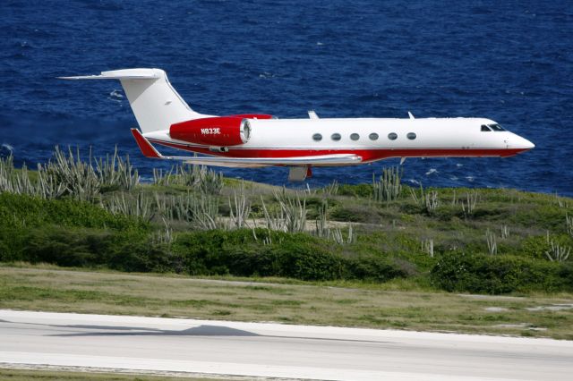 Gulfstream Aerospace Gulfstream V (N833E) - Slick departure!!