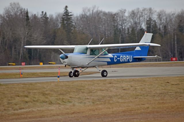 Cessna 152 (C-GRPU) - 1981 Cessna 152 (C-GRPU/152-85159) taxiing to runway 27 for departure (Jan 2, 2024)