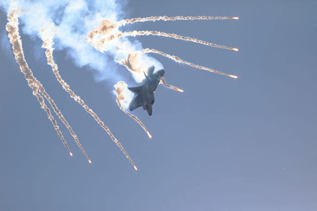 Lockheed F-22 Raptor (02-4040) - F-22 Demo Team Captain Samuel "RaZZ" Larson executes a flat 360 degree turn while dispensing flairs. Thunder Over Solano - Travis AFB - 03/16/24