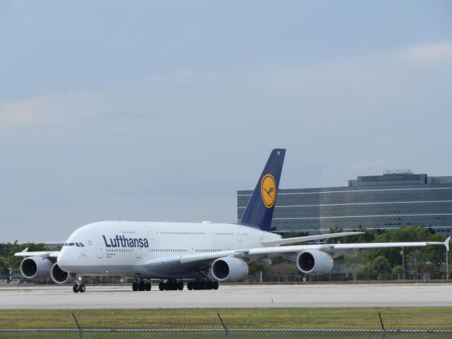 Airbus A380-800 (D-AIML)