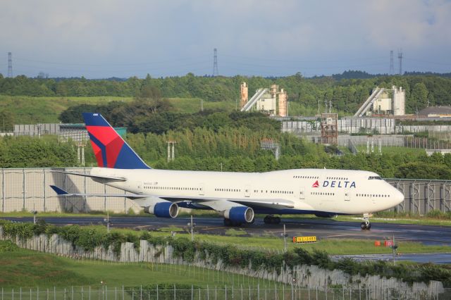 Boeing 747-400 (N665US)