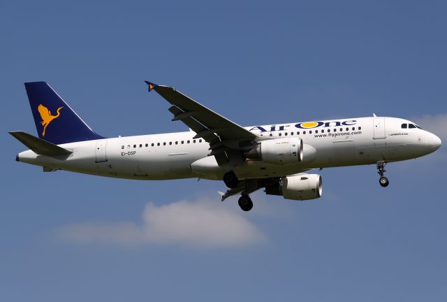 Airbus A320 (EI-DSP)