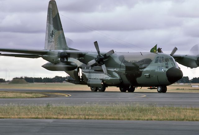 A97002 — - AUSTRALIA - AIR FORCE - LOCKHEED C-130H HERCULES (L-382) - REG : A97-002 (CN 382-4782) - EDINBURGH RAF BASE ADELIDE SA. AUSTRAIA - YPED (3/11/1986)35MM SLIDE SCANNED AT 6400 DPI.