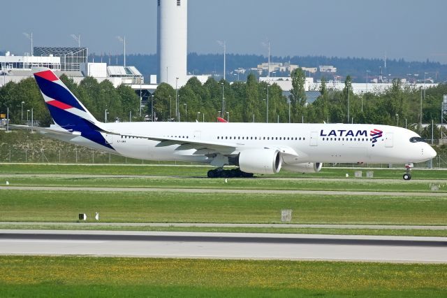 Airbus A350-900 (A7-AMA)