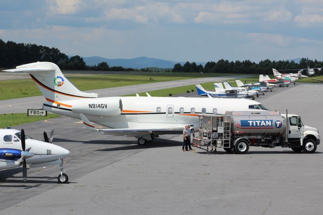 Bombardier Challenger 300 (N914GV)