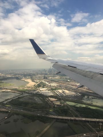 BOEING 767-300 (N74UA) - New York in the background on landing! (: