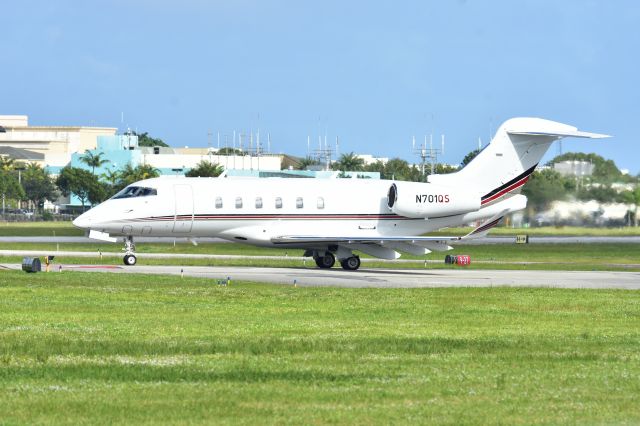 Canadair Challenger 350 (N701QS)