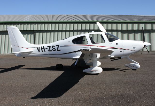 Cirrus SR-20 —