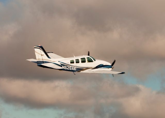 Beechcraft Baron (58) (N628AK)