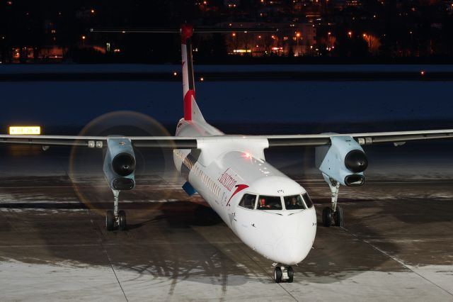 de Havilland Dash 8-400 (OE-LGH) - Ready to taxi for departure, Innsbruck, Feb 2013.