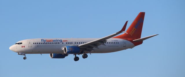 Boeing 737-800 (C-GOWG)