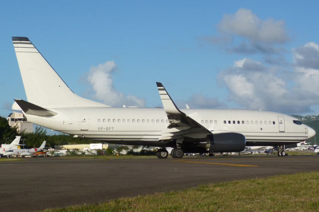 Boeing 737-700 (VP-BFT)