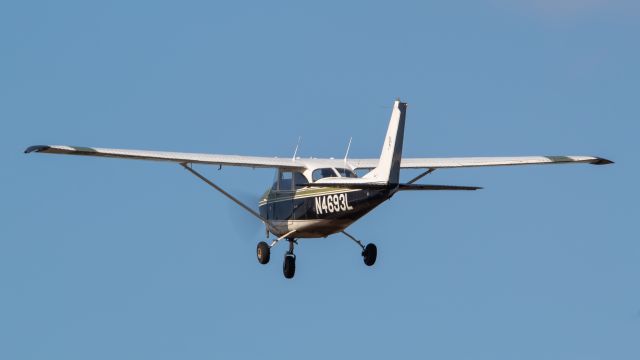 Cessna Skyhawk (N4693L)