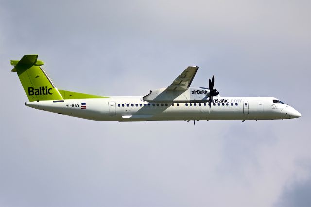 de Havilland Dash 8-400 (YL-BAY)