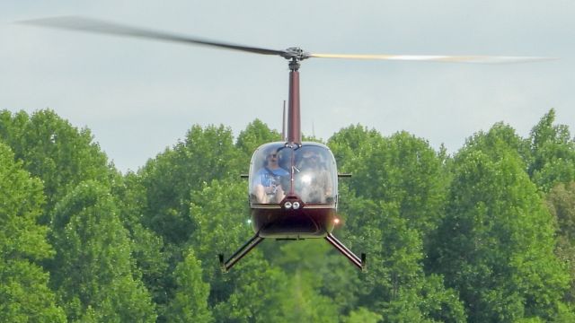 Robinson R-44 (N901WH)