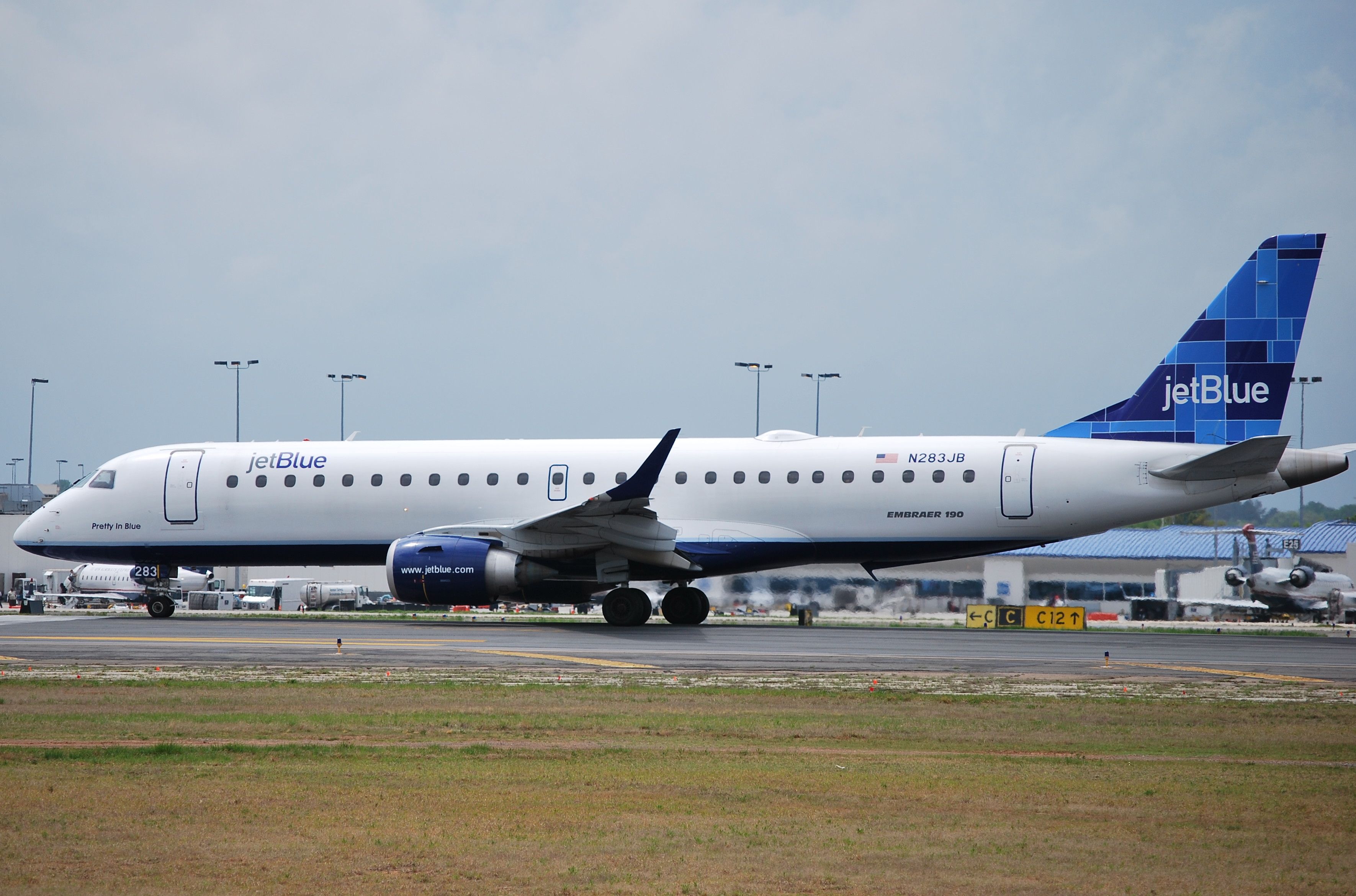 Embraer ERJ-190 (N283JB) - In position 18L - 4/8/10