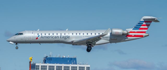 Canadair Regional Jet CRJ-700 (N546FF)