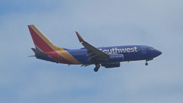 Boeing 737-700 (N7857B) - This was a second time for me seeing the Southwest B737 with Scimitars.