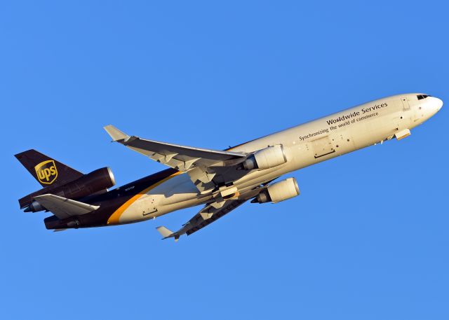 Boeing MD-11 (N215UP)