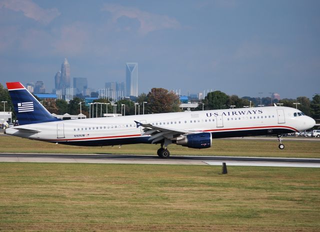 Airbus A321 (N169UW) - Arriving 18C - 10/20/10