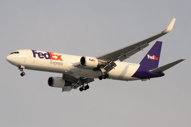 BOEING 767-300 (N68079)