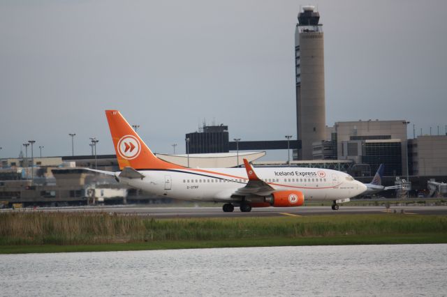 Boeing 737-700 (G-STRF)