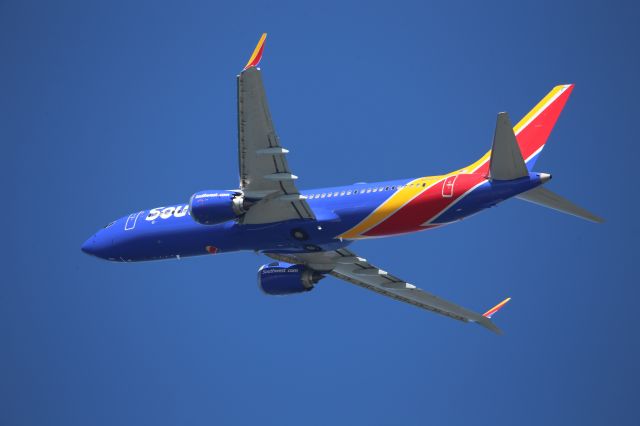 Boeing 737 MAX 8 (N8843S)