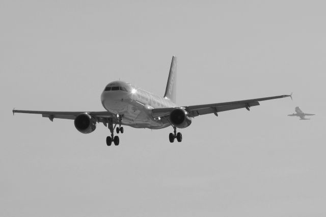 Airbus A319 — - TWO AIRBUSSES IN ONE. EASYJET APPROACHING HAMBURG FULHSBÜTTEL WHILE A BELUGA (A300-600ST) IS LEAVING FINKENWERDER IN THE BACKGROUND