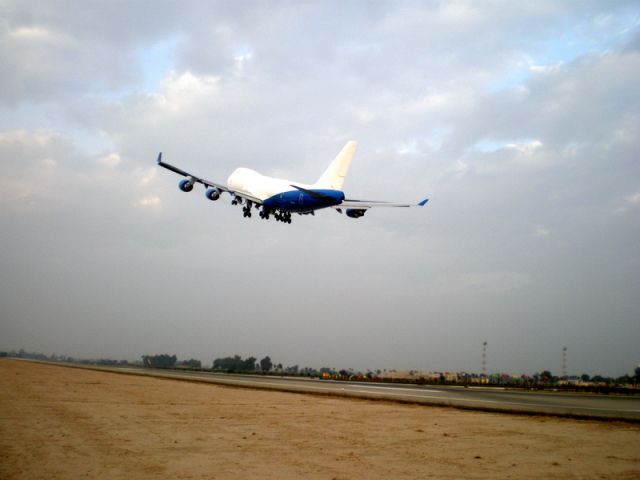 Boeing 747-400 (A6-GGP)