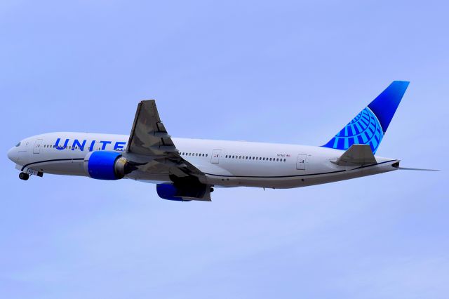 Boeing 777-200 (N79011)