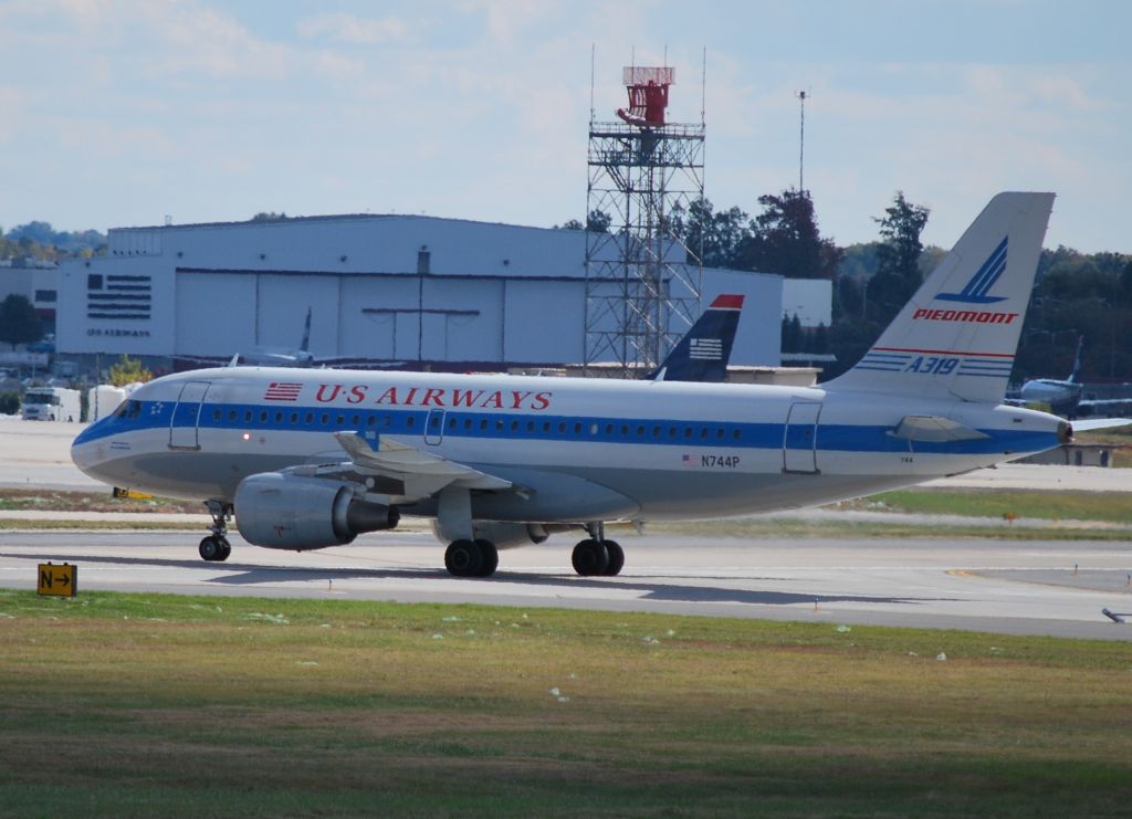 Airbus A319 (N744P) - Crossing 36C - 11/6/10