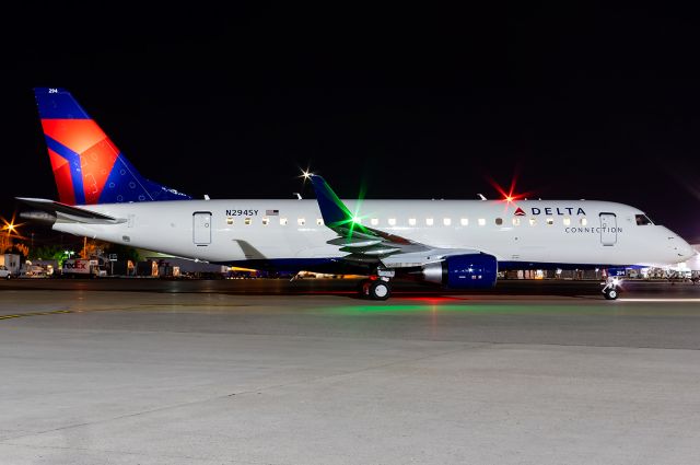 Embraer 175 (N294SY) - Full quality Photo --> https://www.airliners.net/photo/Delta-Connection-SkyWest-Airlines/Embraer-175LR-ERJ-170-200LR/5529419?qsp=eJwtjEEKwkAMRe%2BStRsRXHSnHkAXXiAkn1ptnSEJ6FB6d8Pg7vH%2B560k5R34xr1V0EAONnnQjiobL07DSi%2B0TzFNpstzKXBY7l4szi2dcuAkghrQv7%2Ba5icnuPTUmOl9AuzWmQ7H9Dp5nbk3EDzNtG0/zpkv0w%3D%3D