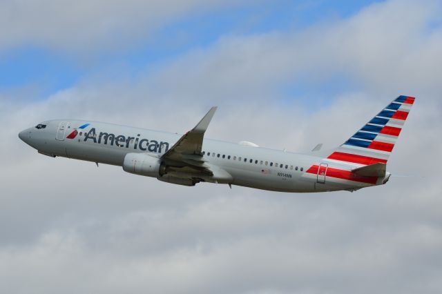 Boeing 737-800 (N914NN) - Departing runway 36C at KCLT - 10/26/20