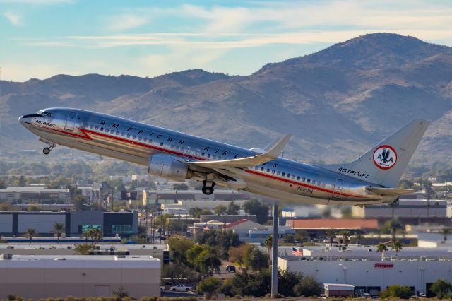 Boeing 737-800 (N905NN) - American Airlines 737-800 in AstroJet retro livery livery taking off from PHX on 11/28/22. Taken with a Canon 850D and Tamron 70-200 G2 lens. This is one of only 3 AA retro liveries that I was still missing, along with TWA and the Eagle retro E175, so I'm extremely happy to have finally gotten it!