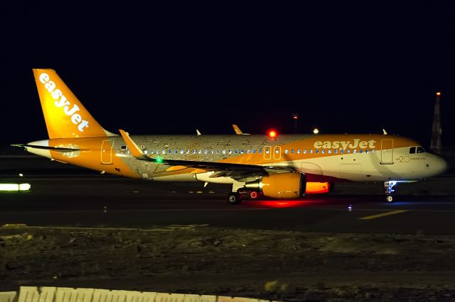 Airbus A320 (G-EZOX) - Tenerife Surbr /12/06/2016br /Manuel EstevezR