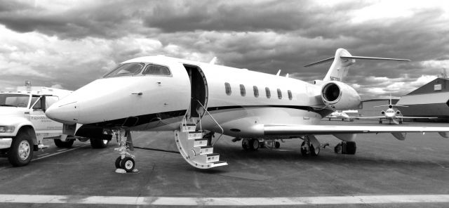 Bombardier Challenger 300 (N672BP)