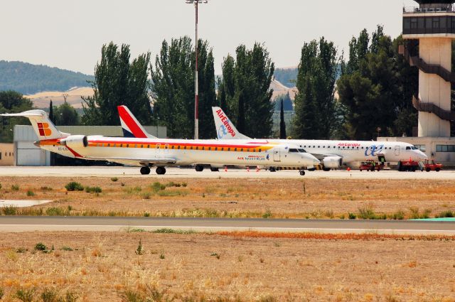 Canadair Regional Jet CRJ-100 (EC-LOJ)