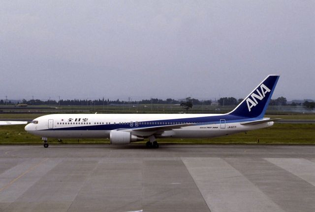 BOEING 767-300 (JA8271) - Taxing at Kagoshima Intl Airport on 1988/06/19