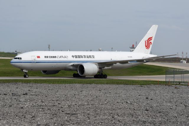 BOEING 777-200LR (B-2092) - 5-5-23