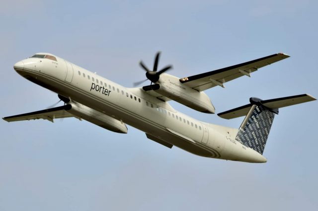 de Havilland Dash 8-400 (C-GLQD)